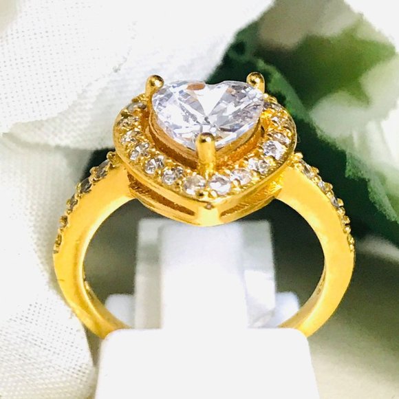 Size 6 - Gorgeous 2CT Heart Cut Diamonique Halo Gold Plated Ring - Picture 5 of 10